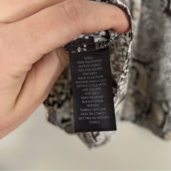 🦋 NWT Worthington Round Neck Short Sleeve Blouse Snakeskin Casual Large - Picture 5 of 7